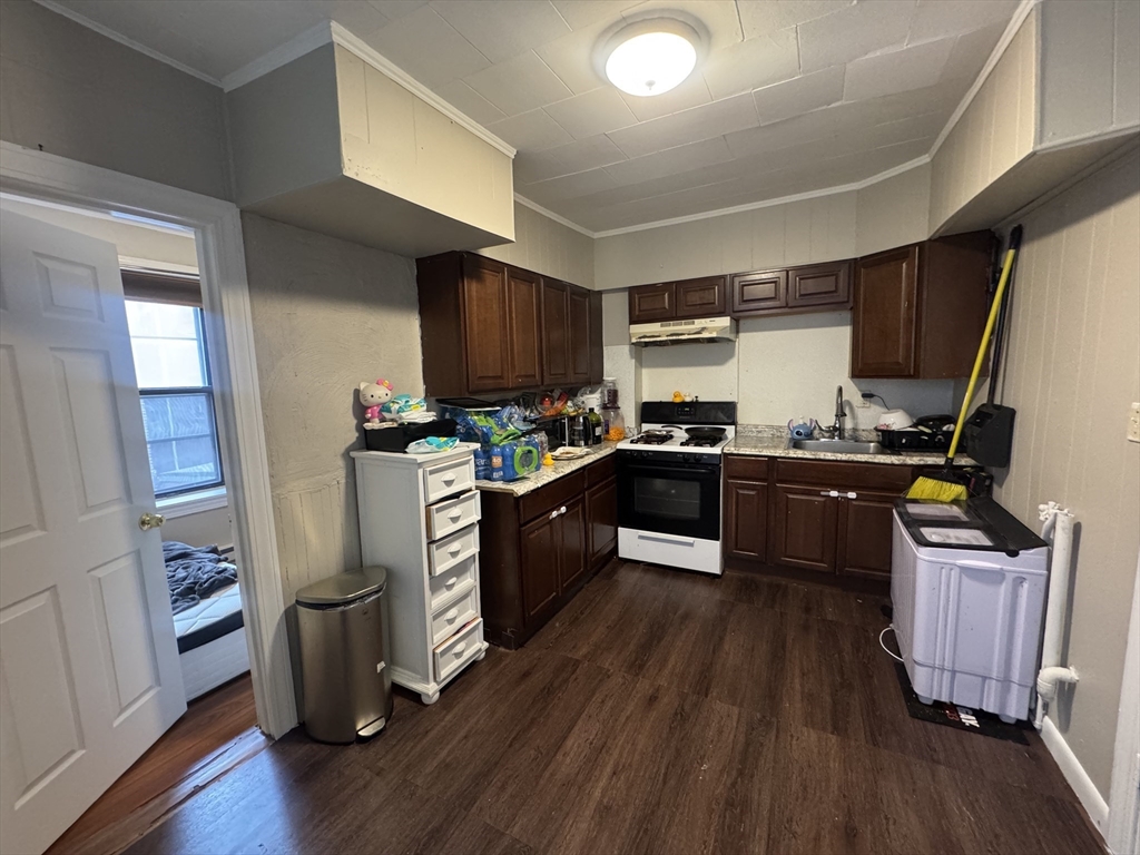 205 Endicott St, Boston, Massachusetts, 2 Bedrooms Bedrooms, 5 Rooms Rooms,1 BathroomBathrooms,Residential Lease,For Rent,Endicott St,73535209