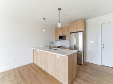 1035 Commonwealth Ave, Boston, Massachusetts, 2 Bedrooms Bedrooms, 3 Rooms Rooms,2 BathroomsBathrooms,Residential Lease,For Rent,Commonwealth Ave,73535362