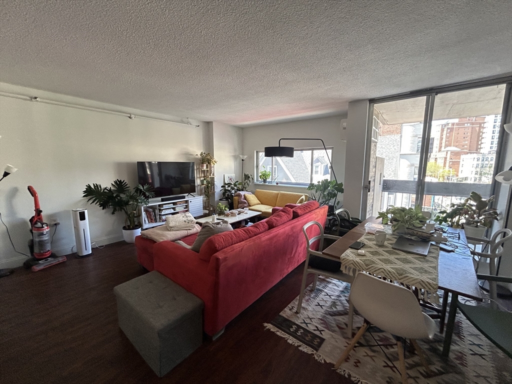 872 Massachusetts Ave, Cambridge, Massachusetts, 2 Bedrooms Bedrooms, 4 Rooms Rooms,2 BathroomsBathrooms,Residential Lease,For Rent,Massachusetts Ave,73535228