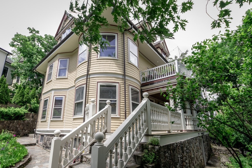 18 Atherton Road, Brookline, Massachusetts, 3 Bedrooms Bedrooms, 6 Rooms Rooms,1 BathroomBathrooms,Residential Lease,For Rent,Atherton Road,73535376