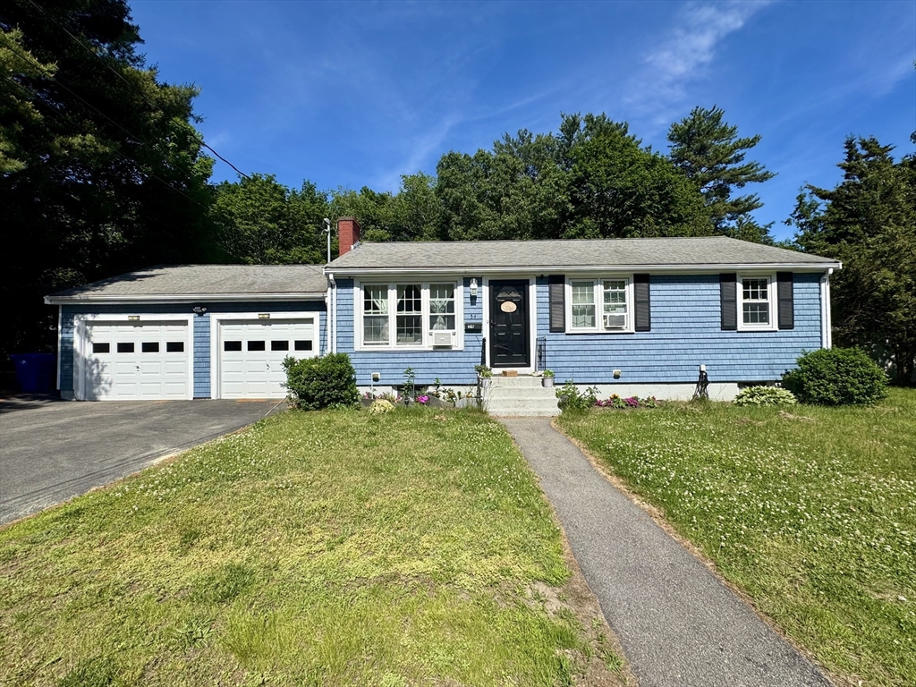 54 Marks St, Rockland, Massachusetts, 3 Bedrooms Bedrooms, 8 Rooms Rooms,1.5 BathroomsBathrooms,Residential Lease,For Rent,Marks St,73535434