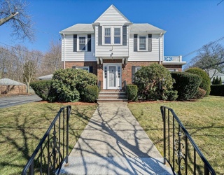 93 Lincoln Rd, Medford, Massachusetts, 3 Bedrooms Bedrooms, 8 Rooms Rooms,2.5 BathroomsBathrooms,Residential Lease,For Rent,Lincoln Rd,73535435
