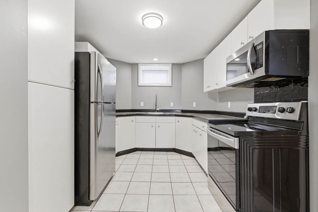 82 Blake St, Boston, Massachusetts, 2 Bedrooms Bedrooms, 3 Rooms Rooms,1 BathroomBathrooms,Residential Lease,For Rent,Blake St,73535437