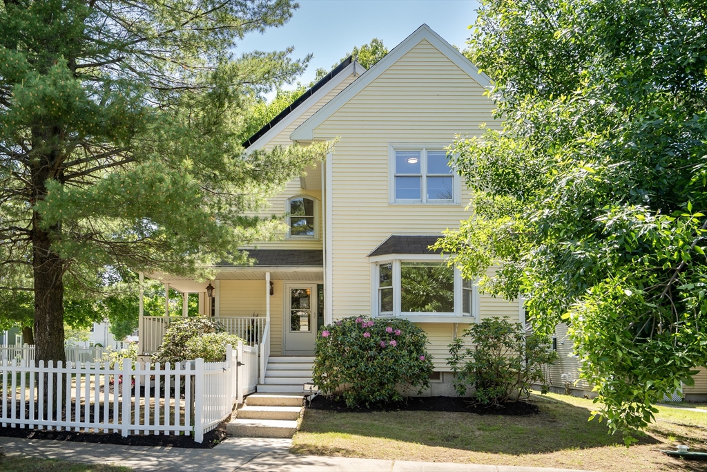 4 Rebecca Road, Newton, Massachusetts, 4 Bedrooms Bedrooms, 9 Rooms Rooms,2.5 BathroomsBathrooms,Residential,For Sale,Rebecca Road,73529773