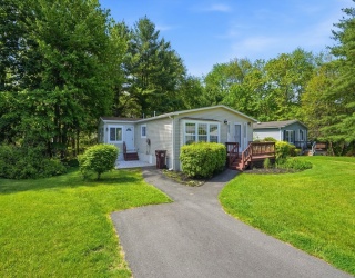 6 Evergreen Circle, Rockland, Massachusetts, 2 Bedrooms Bedrooms, 5 Rooms Rooms,2 BathroomsBathrooms,Residential,For Sale,Evergreen Circle,73526917