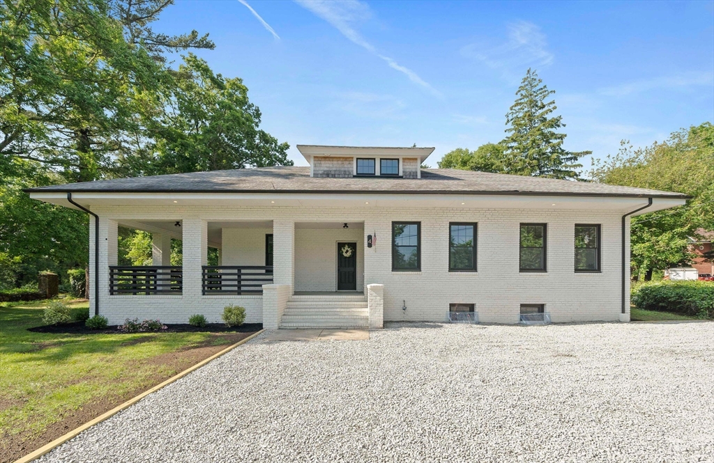 4 Marconi, Marion, Massachusetts, 5 Bedrooms Bedrooms, 8 Rooms Rooms,2 BathroomsBathrooms,Residential,For Sale,Marconi,73535330