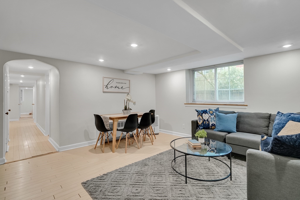 12 Shepard St., Cambridge, Massachusetts, 2 Bedrooms Bedrooms, 3 Rooms Rooms,1 BathroomBathrooms,Residential Lease,For Rent,Shepard St.,73535242