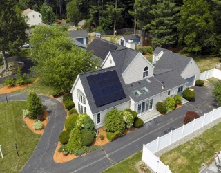 17 Clara Rd, Framingham, Massachusetts, 5 Bedrooms Bedrooms, 14 Rooms Rooms,3.5 BathroomsBathrooms,Residential,For Sale,Clara Rd,73535452