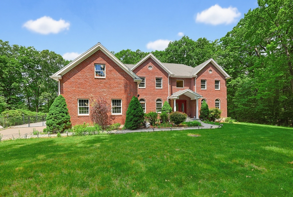 23 Goodnow Lane, Framingham, Massachusetts, 5 Bedrooms Bedrooms, 9 Rooms Rooms,5.5 BathroomsBathrooms,Residential,For Sale,Goodnow Lane,73535453