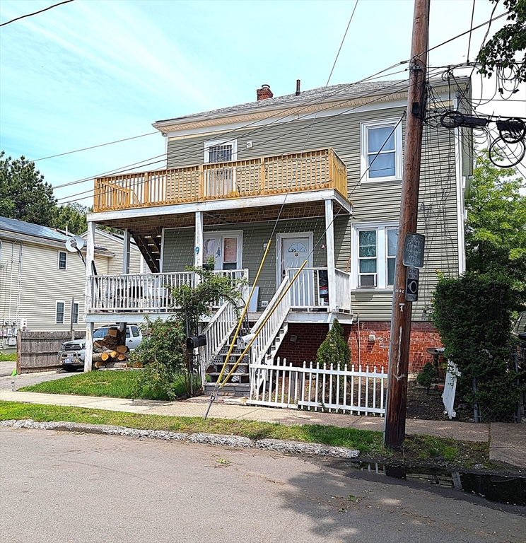 9 Ainsworth Place, Lynn, Massachusetts, 4 Bedrooms Bedrooms, 9 Rooms Rooms,2 BathroomsBathrooms,Residential Income,For Sale,Ainsworth Place,73535233