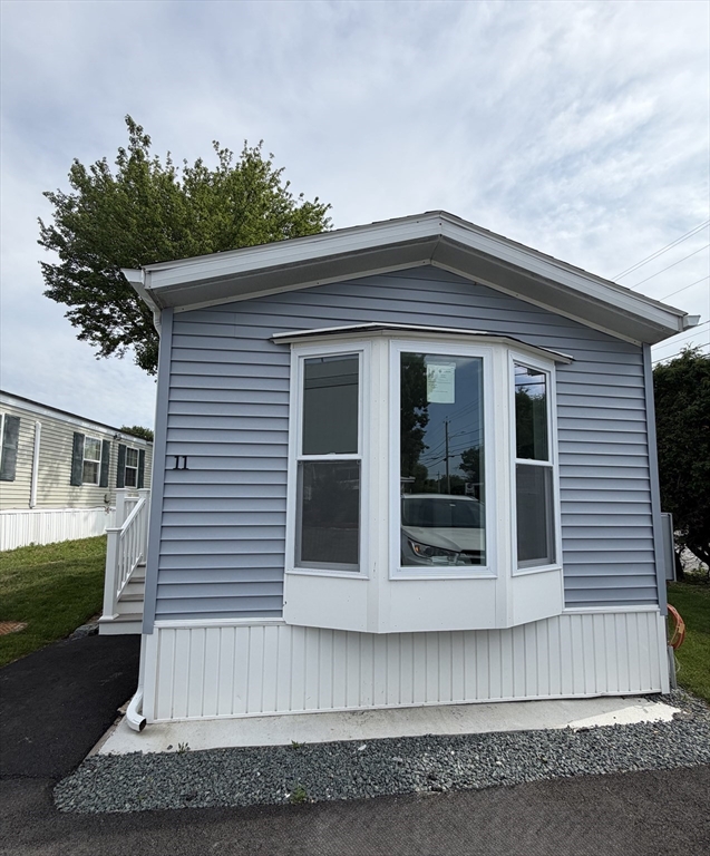 466 Newbury, Danvers, Massachusetts, 2 Bedrooms Bedrooms, 4 Rooms Rooms,1 BathroomBathrooms,Residential Lease,For Rent,Newbury,73535458