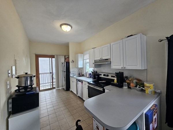464 Meridian St, Boston, Massachusetts, 2 Bedrooms Bedrooms, 4 Rooms Rooms,1 BathroomBathrooms,Residential Lease,For Rent,Meridian St,73519149