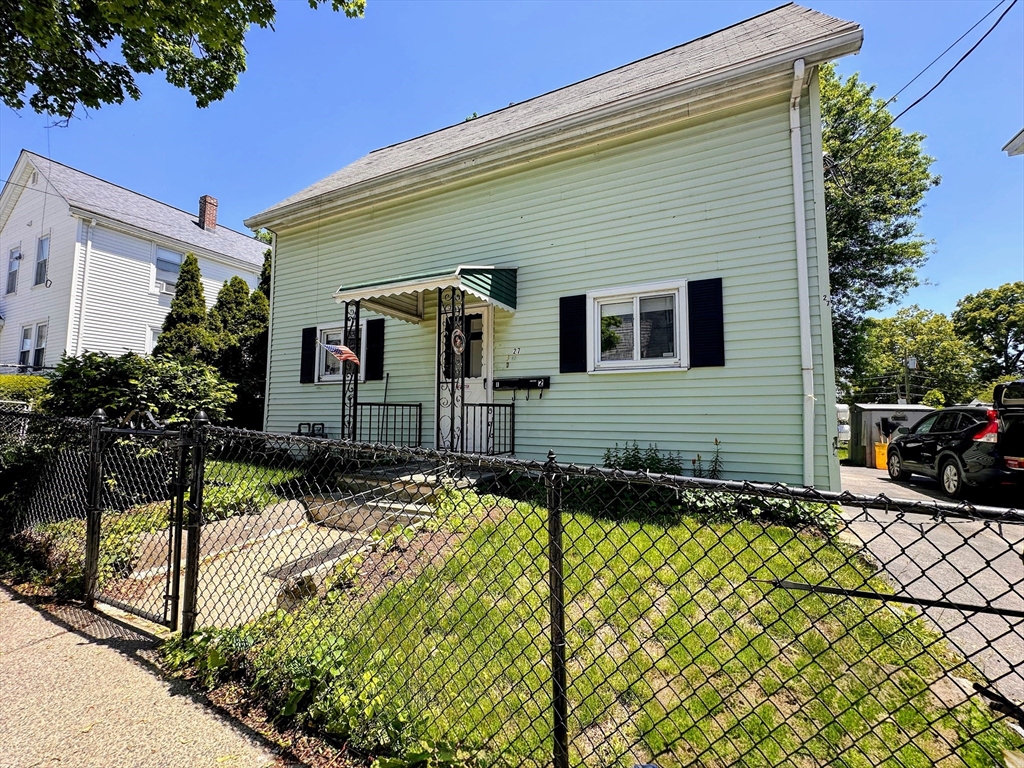 27 Flint St, Lynn, Massachusetts, 4 Bedrooms Bedrooms, 8 Rooms Rooms,2 BathroomsBathrooms,Residential Income,For Sale,Flint St,73535210