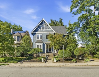 9 Grove Street, Medford, Massachusetts, 5 Bedrooms Bedrooms, 12 Rooms Rooms,4 BathroomsBathrooms,Residential,For Sale,Grove Street,73535179