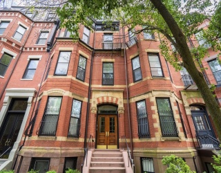 333 Beacon St, Boston, Massachusetts, 2 Bedrooms Bedrooms, 5 Rooms Rooms,2 BathroomsBathrooms,Residential,For Sale,Beacon St,73534694