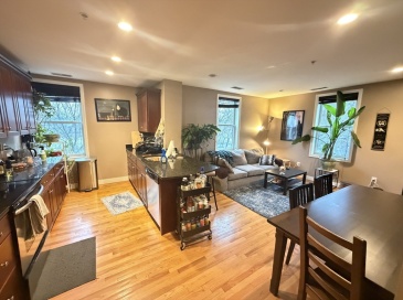 100 Fellsway West, Somerville, Massachusetts, 2 Bedrooms Bedrooms, 3 Rooms Rooms,2 BathroomsBathrooms,Residential Lease,For Rent,Fellsway West,73535278