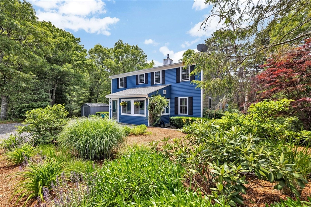 11 Santuit Pond Rd, Mashpee, Massachusetts, 2 Bedrooms Bedrooms, 6 Rooms Rooms,2 BathroomsBathrooms,Residential,For Sale,Santuit Pond Rd,73535257