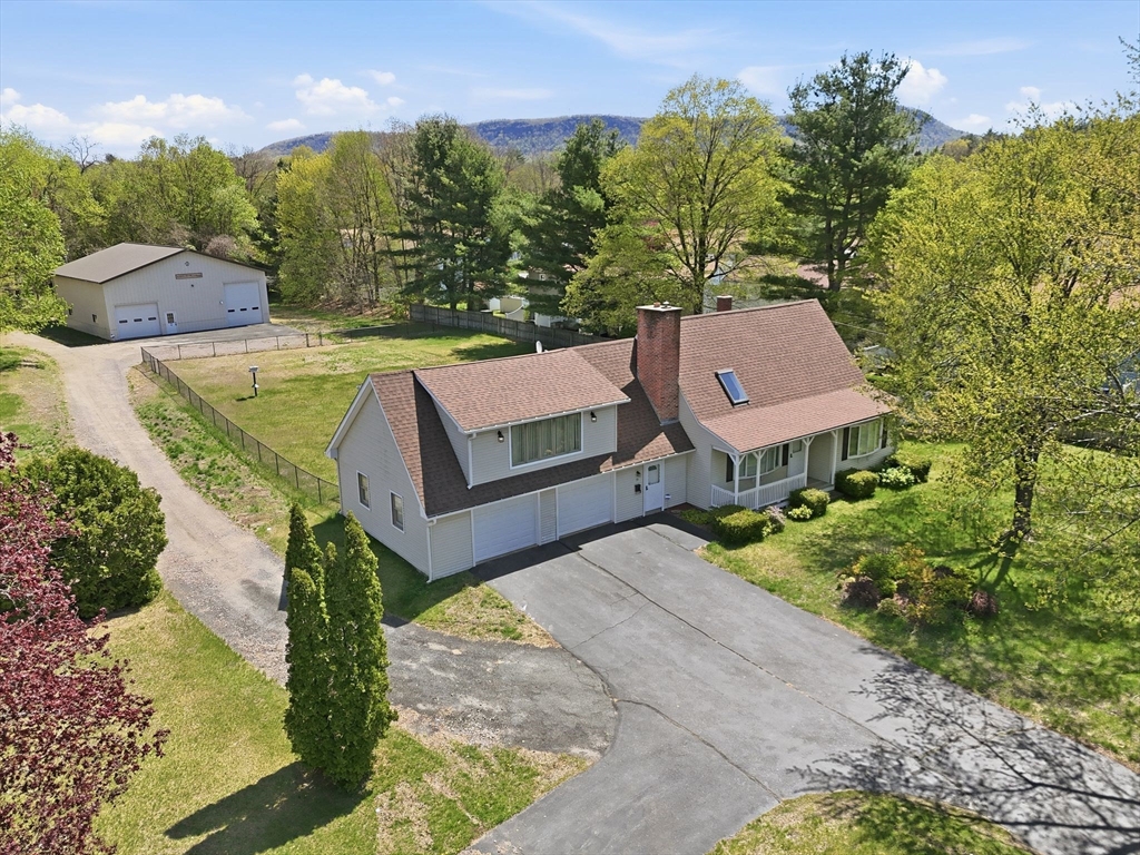 55 South Street, Easthampton, Massachusetts, 4 Bedrooms Bedrooms, 7 Rooms Rooms,2 BathroomsBathrooms,Residential,For Sale,South Street,73535459