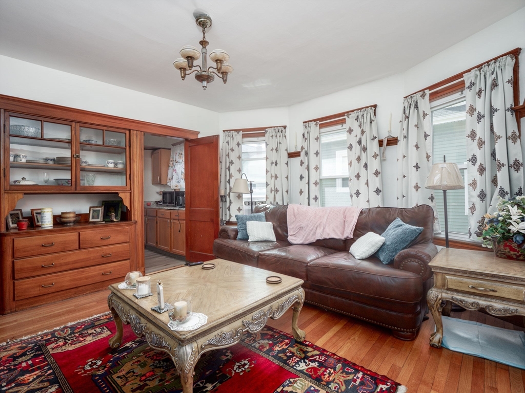 55 Central St, Somerville, Massachusetts, 3 Bedrooms Bedrooms, 5 Rooms Rooms,1 BathroomBathrooms,Residential Lease,For Rent,Central St,73535510