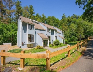 376 Great Rd, Acton, Massachusetts, 1 Bedroom Bedrooms, 4 Rooms Rooms,1 BathroomBathrooms,Residential Lease,For Rent,Great Rd,73535509