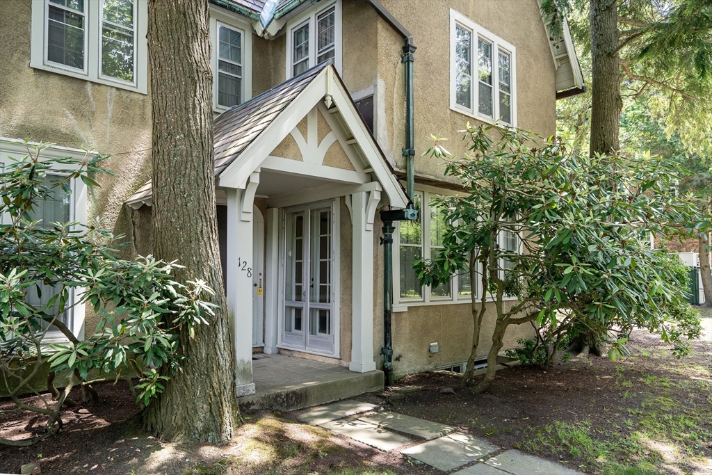 128 Dudley St, Brookline, Massachusetts, 5 Bedrooms Bedrooms, 10 Rooms Rooms,3.5 BathroomsBathrooms,Residential,For Sale,Dudley St,73535475