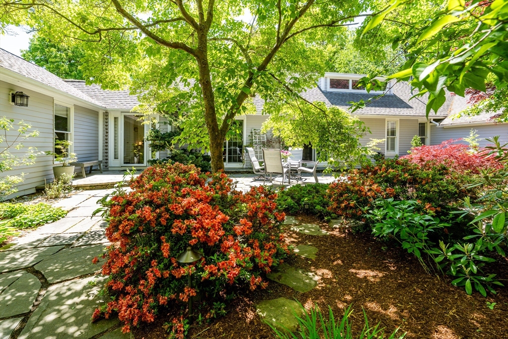96 Greensward Rd, Mashpee, Massachusetts, 4 Bedrooms Bedrooms, 9 Rooms Rooms,2 BathroomsBathrooms,Residential,For Sale,Greensward Rd,73535480