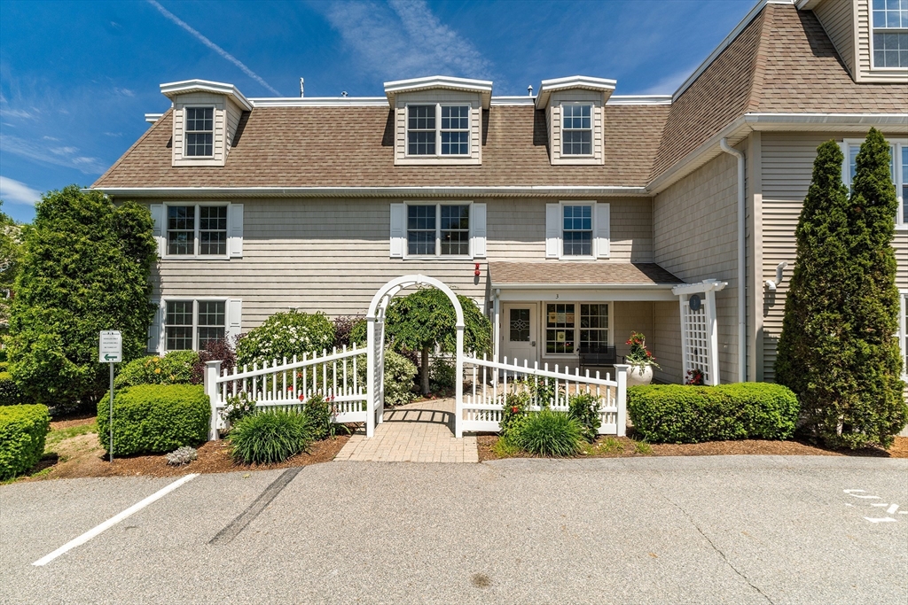 3 Pirmi Ln, Gloucester, Massachusetts, 2 Bedrooms Bedrooms, 5 Rooms Rooms,2 BathroomsBathrooms,Residential,For Sale,Pirmi Ln,73535491