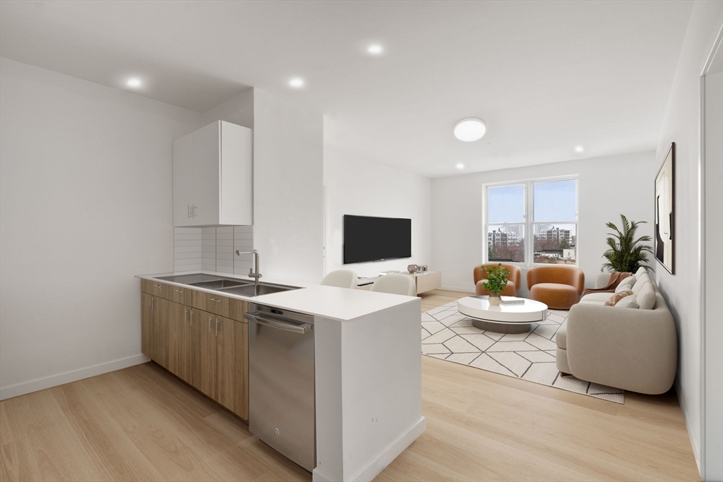 40 Centre St, Brookline, Massachusetts, 2 Bedrooms Bedrooms, 5 Rooms Rooms,1 BathroomBathrooms,Residential Lease,For Rent,Centre St,73535497