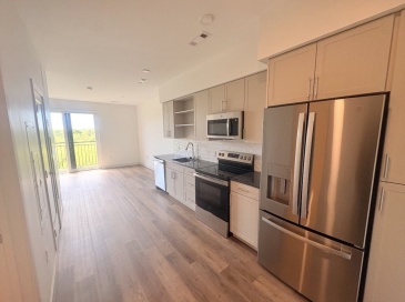 266 Canal Street, Salem, Massachusetts, 2 Rooms Rooms,1 BathroomBathrooms,Residential Lease,For Rent,Canal Street,73535318