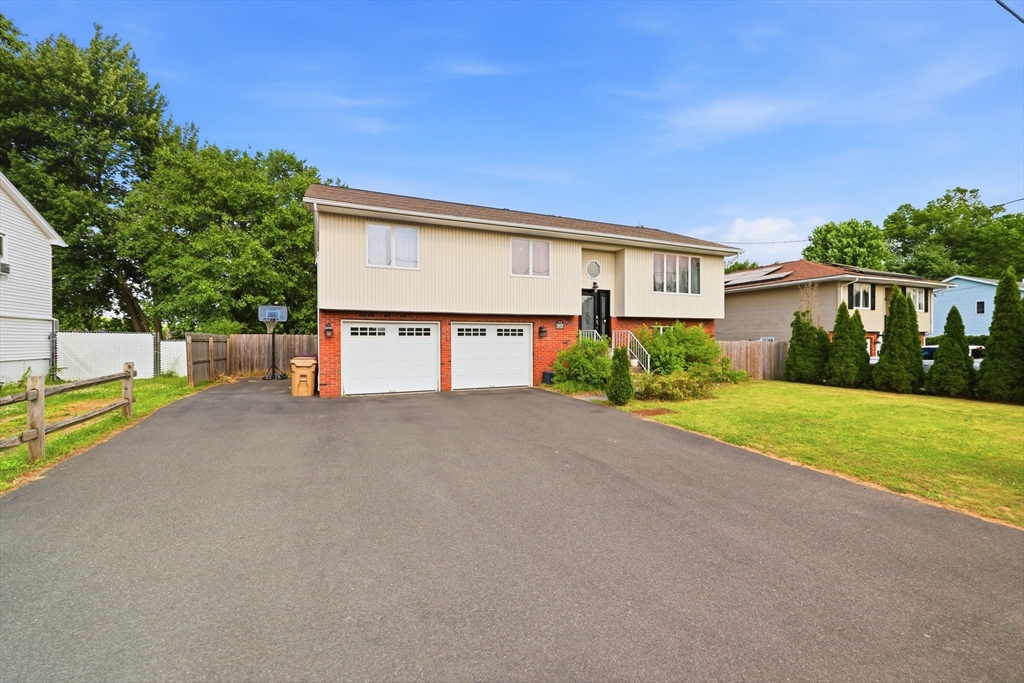 128 Swan Ave, Ludlow, Massachusetts, 3 Bedrooms Bedrooms, 6 Rooms Rooms,2 BathroomsBathrooms,Residential,For Sale,Swan Ave,73535211