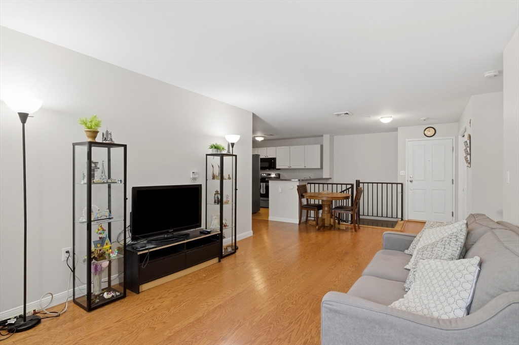30 Franklin Street, Malden, Massachusetts, 2 Bedrooms Bedrooms, 5 Rooms Rooms,2 BathroomsBathrooms,Residential,For Sale,Franklin Street,73535195