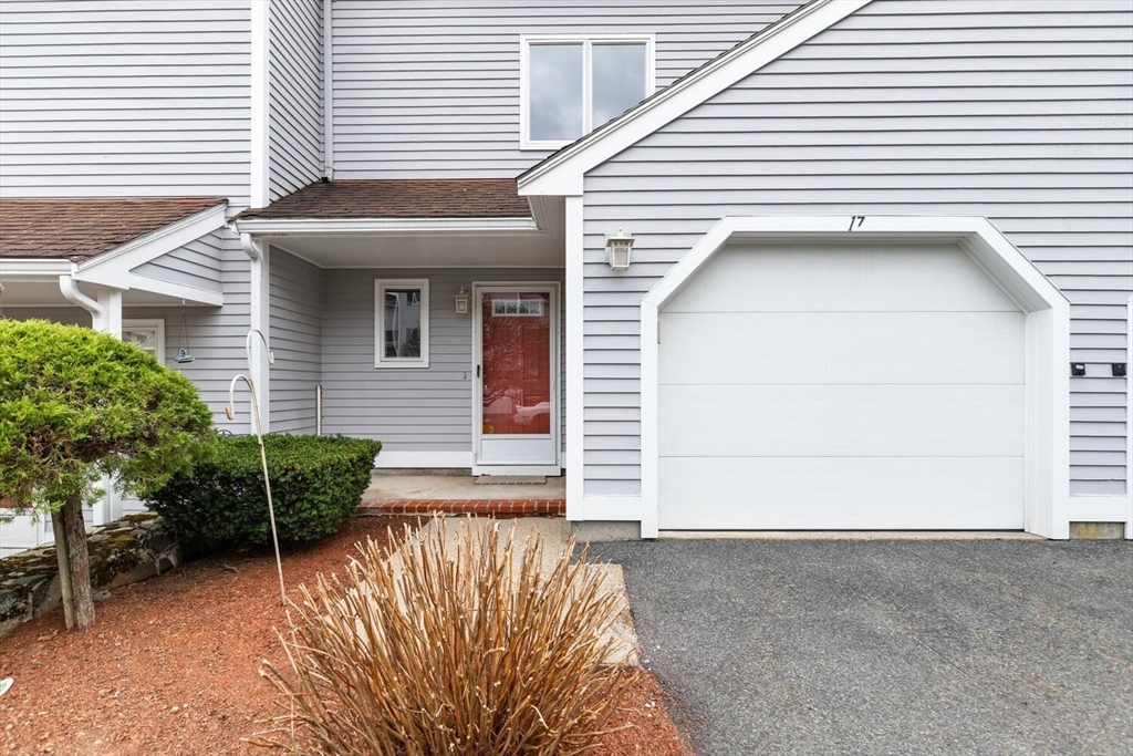 17 Lions Lane, Salem, Massachusetts, 2 Bedrooms Bedrooms, 5 Rooms Rooms,2.5 BathroomsBathrooms,Residential,For Sale,Lions Lane,73535463