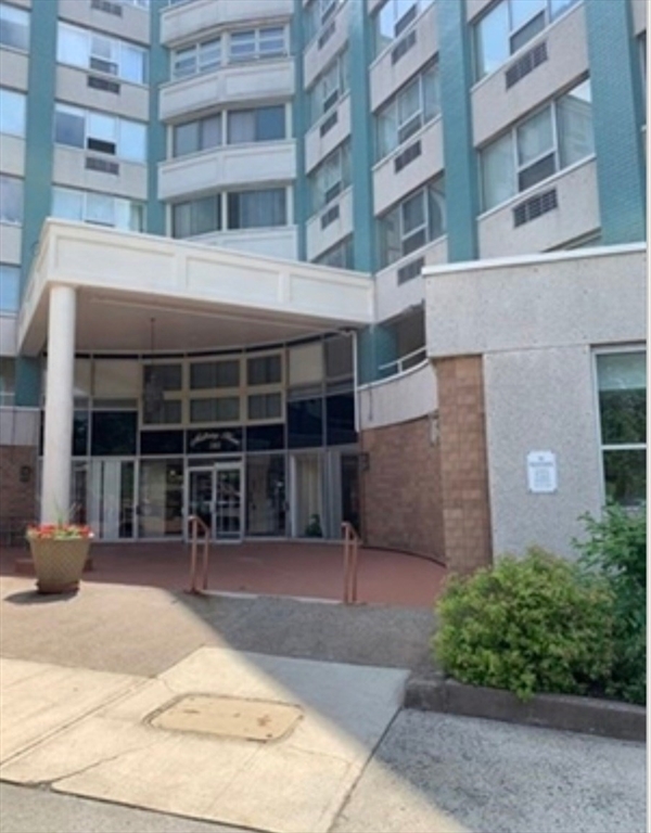 101 Mulberry St, Springfield, Massachusetts, 2 Bedrooms Bedrooms, 4 Rooms Rooms,1 BathroomBathrooms,Residential,For Sale,Mulberry St,73535473