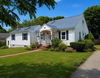 43 Prospect, Falmouth, Massachusetts, 4 Bedrooms Bedrooms, 6 Rooms Rooms,1.5 BathroomsBathrooms,Residential,For Sale,Prospect,73534522