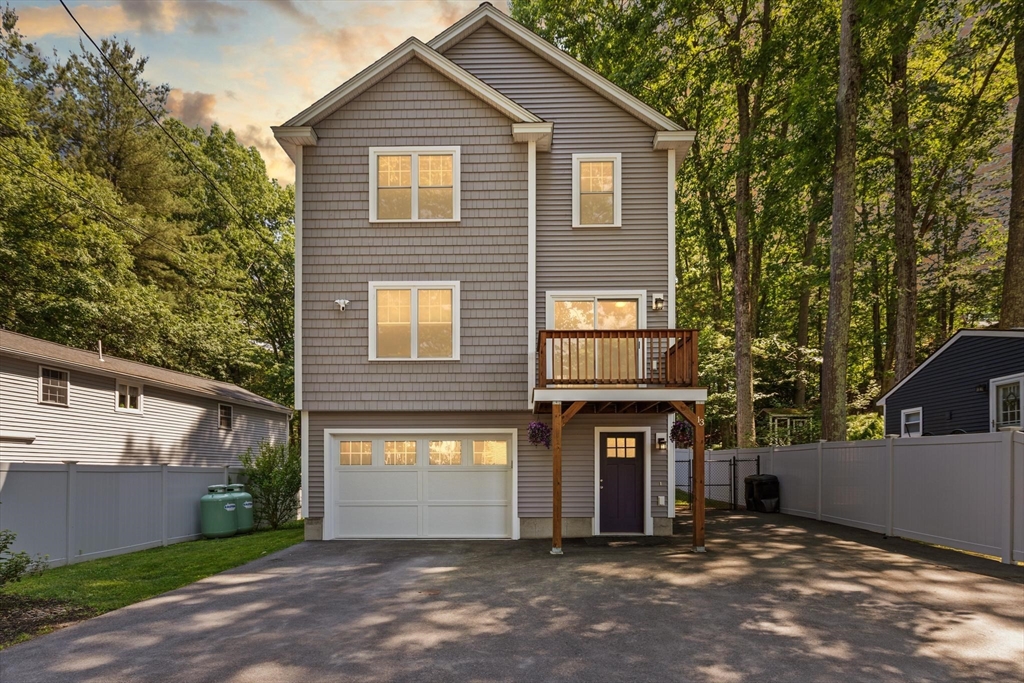 13 Lower Rd, Westford, Massachusetts, 3 Bedrooms Bedrooms, 7 Rooms Rooms,2 BathroomsBathrooms,Residential,For Sale,Lower Rd,73532823