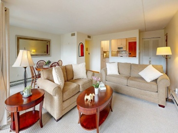 53 Melrose, Melrose, Massachusetts, 2 Bedrooms Bedrooms, 5 Rooms Rooms,1 BathroomBathrooms,Residential,For Sale,Melrose,73535517