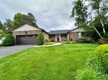 608 Pinewood Dr, Longmeadow, Massachusetts, 2 Bedrooms Bedrooms, 5 Rooms Rooms,3 BathroomsBathrooms,Residential,For Sale,Pinewood Dr,73535532