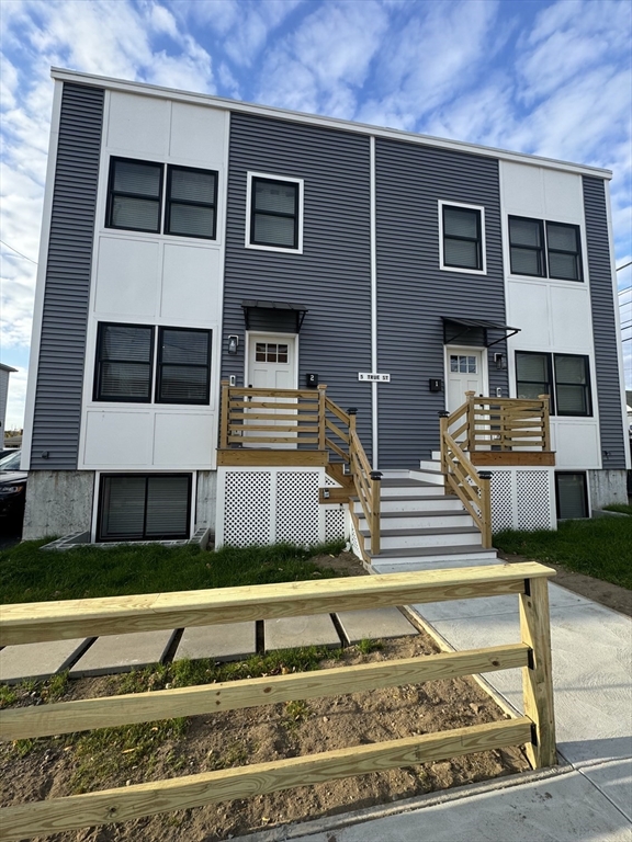 1 True, Revere, Massachusetts, 4 Bedrooms Bedrooms, 5 Rooms Rooms,3 BathroomsBathrooms,Residential Lease,For Rent,True,73535543