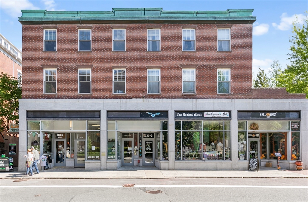 131 Essex Streer, Salem, Massachusetts, 1 Bedroom Bedrooms, 4 Rooms Rooms,1 BathroomBathrooms,Residential Lease,For Rent,Essex Streer,73535565