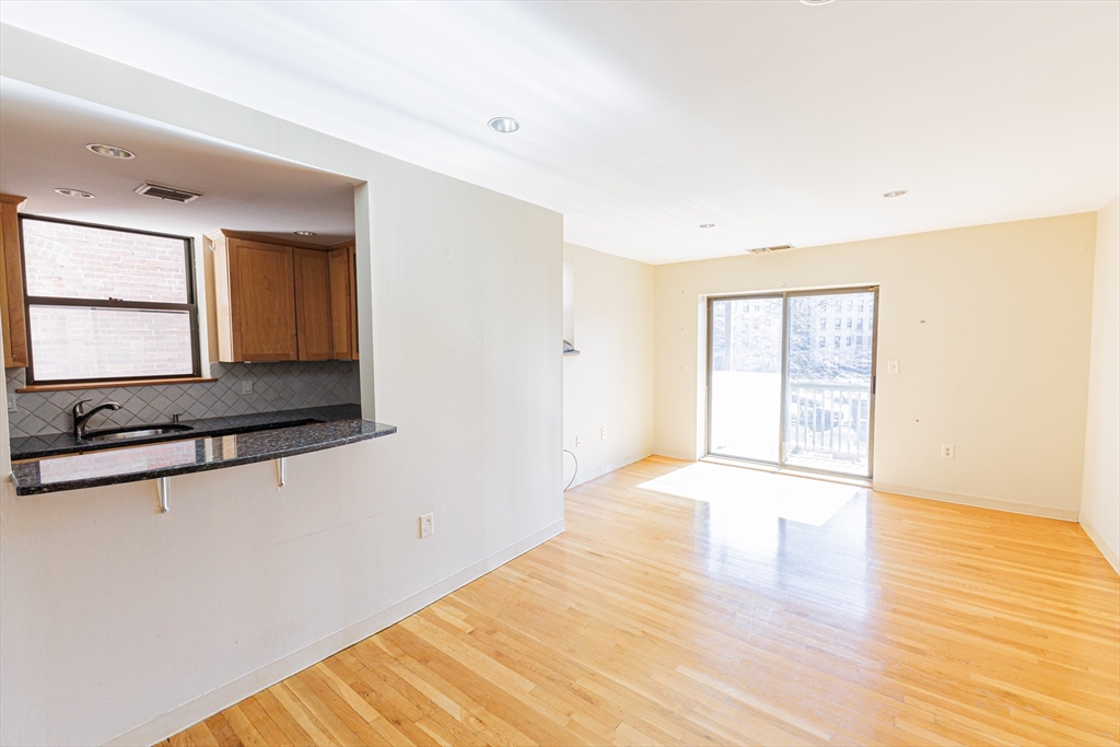 96 Gainsborough St, Boston, Massachusetts, 1 Bedroom Bedrooms, 3 Rooms Rooms,1 BathroomBathrooms,Residential Lease,For Rent,Gainsborough St,73503549