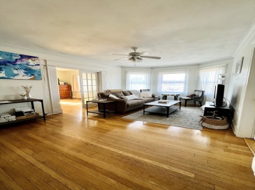 1504 Commonwealth Ave, Boston, Massachusetts, 4 Bedrooms Bedrooms, 6 Rooms Rooms,1 BathroomBathrooms,Residential Lease,For Rent,Commonwealth Ave,73535578