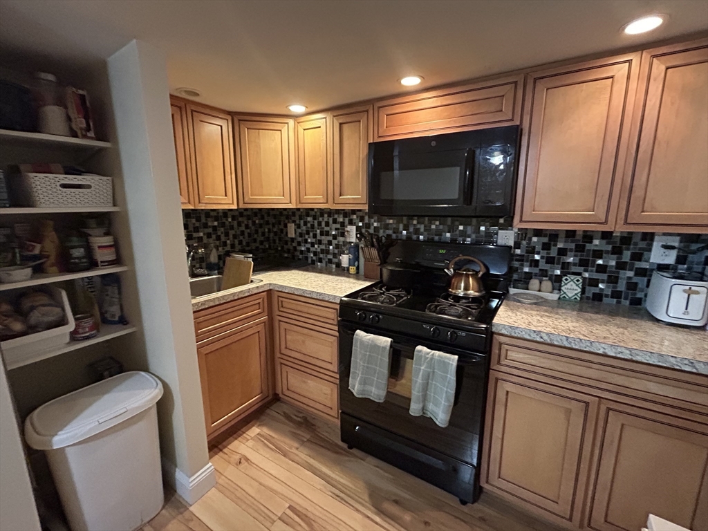11 Main St, Woburn, Massachusetts, 1 Bedroom Bedrooms, 3 Rooms Rooms,1 BathroomBathrooms,Residential Lease,For Rent,Main St,73535602