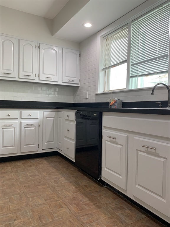 25A Bradbury Ave, Medford, Massachusetts, 3 Bedrooms Bedrooms, 6 Rooms Rooms,1 BathroomBathrooms,Residential Lease,For Rent,Bradbury Ave,73535608