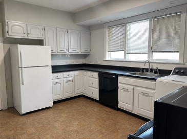 25A Bradbury Ave, Medford, Massachusetts, 3 Bedrooms Bedrooms, 6 Rooms Rooms,1 BathroomBathrooms,Residential Lease,For Rent,Bradbury Ave,73535608