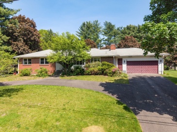 19 Williston Dr, Longmeadow, Massachusetts, 3 Bedrooms Bedrooms, 6 Rooms Rooms,2.5 BathroomsBathrooms,Residential,For Sale,Williston Dr,73523144