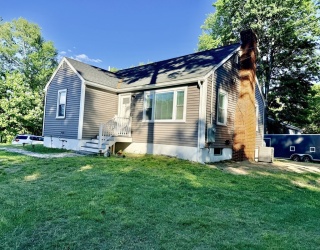 15 High St, Billerica, Massachusetts, 2 Bedrooms Bedrooms, 5 Rooms Rooms,1 BathroomBathrooms,Residential,For Sale,High St,73535631