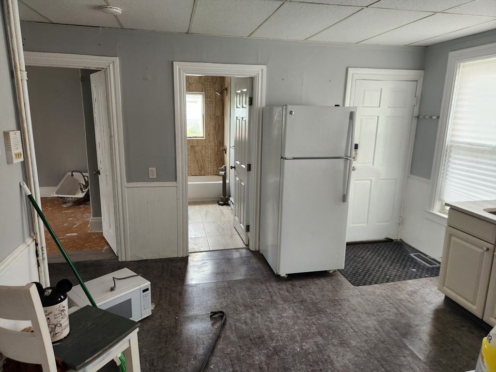 17 Richards Ave, North Attleboro, Massachusetts, 2 Bedrooms Bedrooms, 4 Rooms Rooms,1 BathroomBathrooms,Residential Lease,For Rent,Richards Ave,73535653