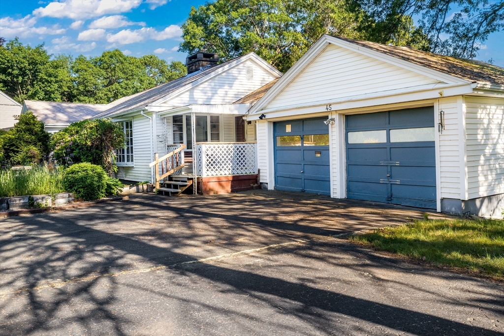 45 Indian Hill Rd, Worcester, Massachusetts, 2 Bedrooms Bedrooms, 7 Rooms Rooms,2.5 BathroomsBathrooms,Residential,For Sale,Indian Hill Rd,73535662