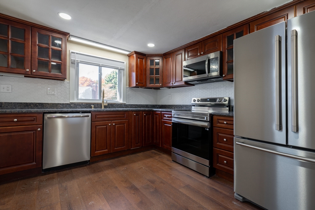 170 Seminole Ave, Waltham, Massachusetts, 3 Bedrooms Bedrooms, 10 Rooms Rooms,2 BathroomsBathrooms,Residential Lease,For Rent,Seminole Ave,73528812