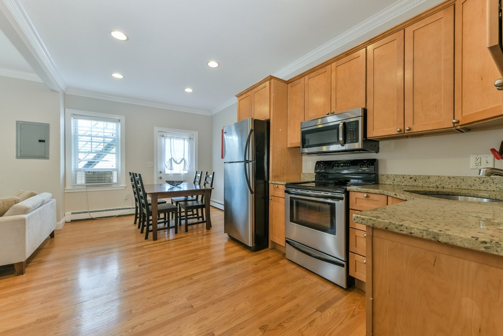 277 Silver, Boston, Massachusetts, 2 Bedrooms Bedrooms, 5 Rooms Rooms,1 BathroomBathrooms,Residential Lease,For Rent,Silver,73519960
